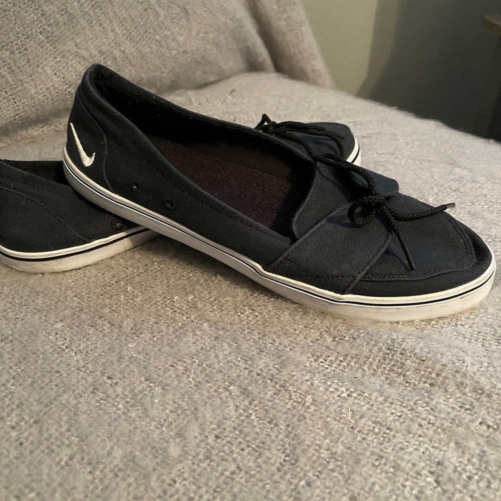 Women’s canvas Nike slip on deck shoe